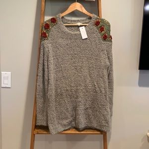 Medium olive tops, flowered shoulders